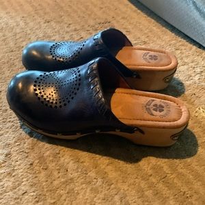 Lucky brand clogs